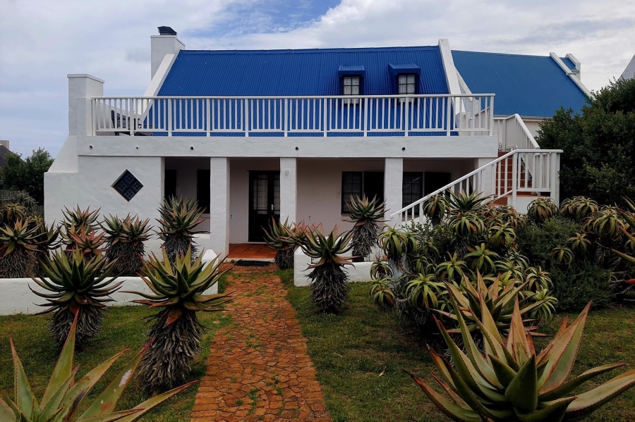 4 Bedroom Property for Sale in Boggomsbaai Western Cape